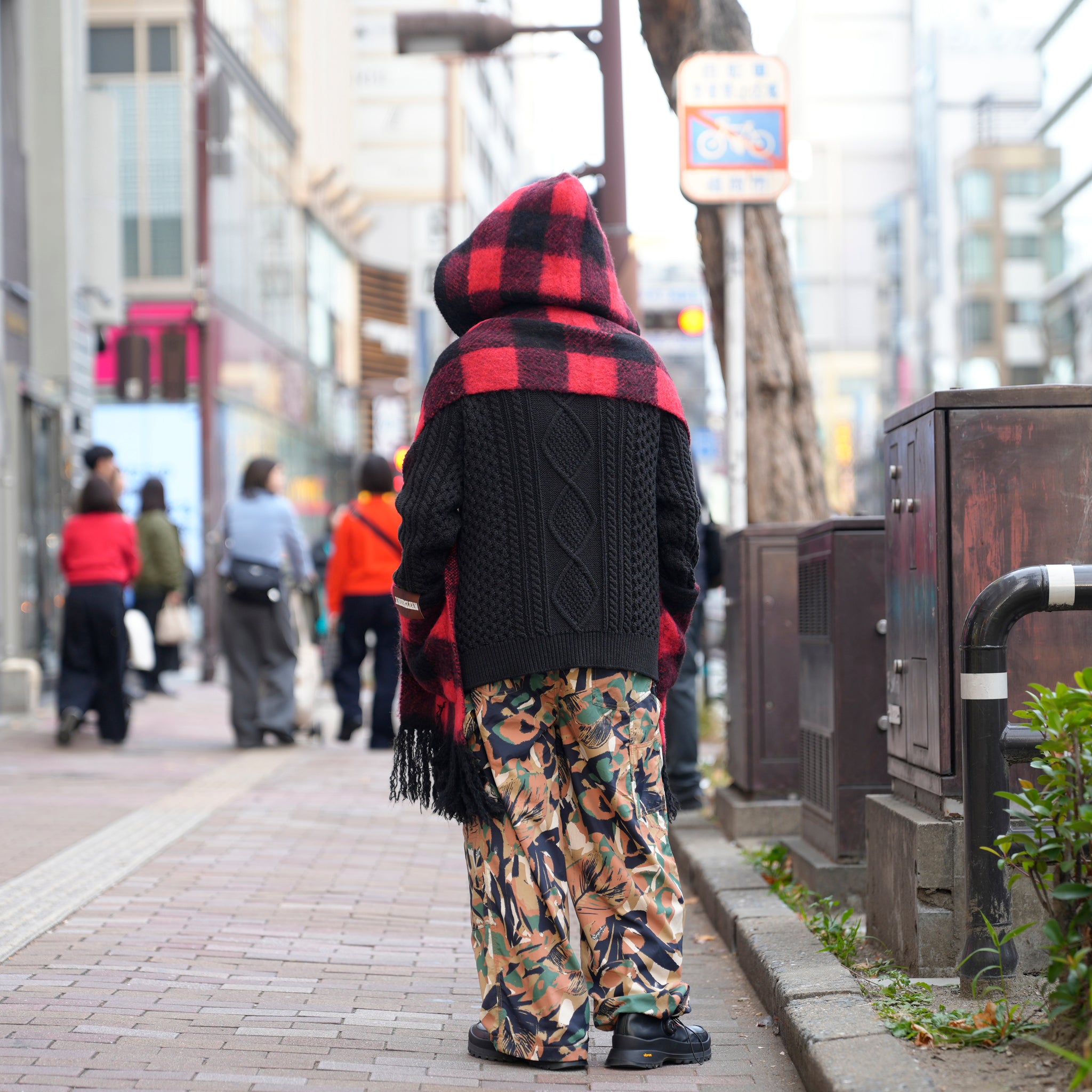 Moist Hoodie Poncho / Red | AMBERGLEAM