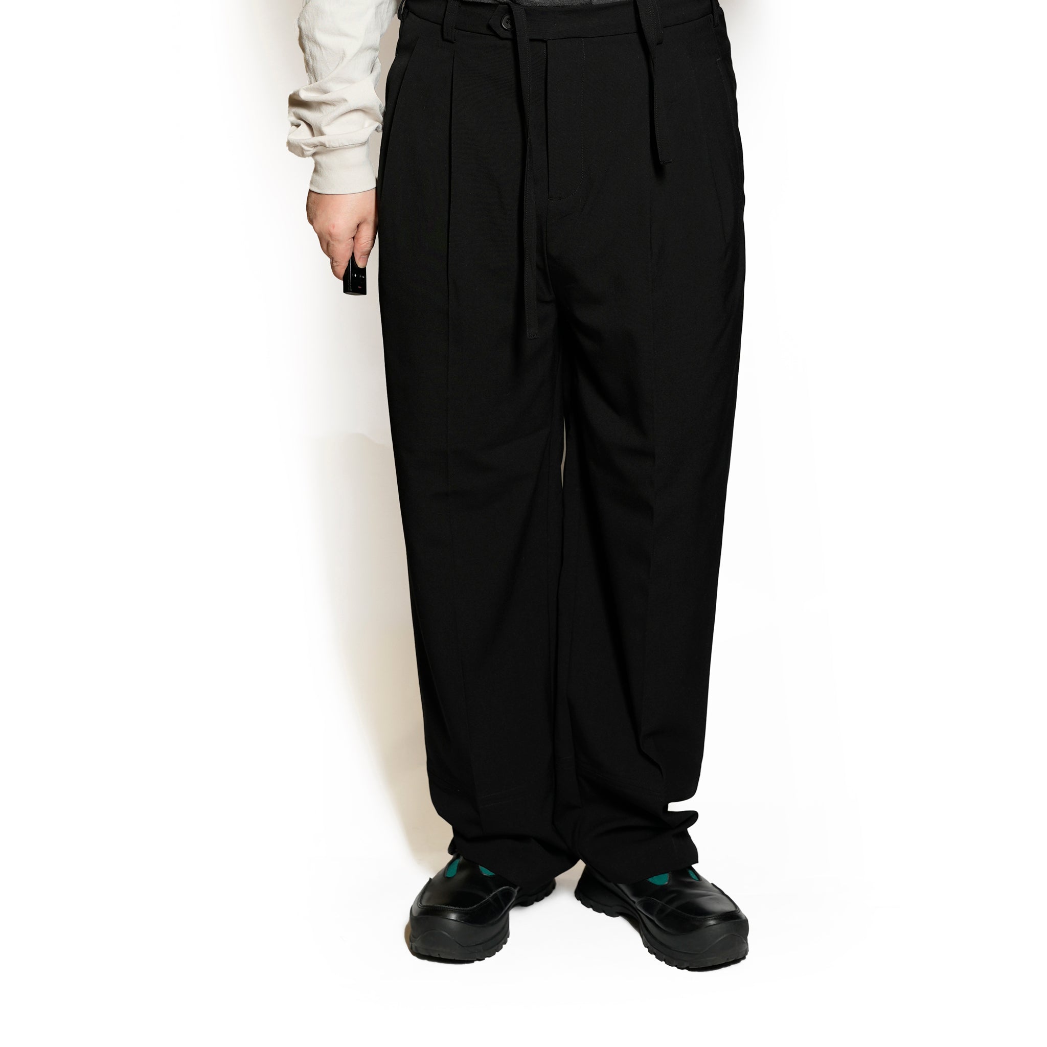 M-2410452_Black | 2Tuck Pants | Color:Black【MODEM DESIGN_モデムデザイン】