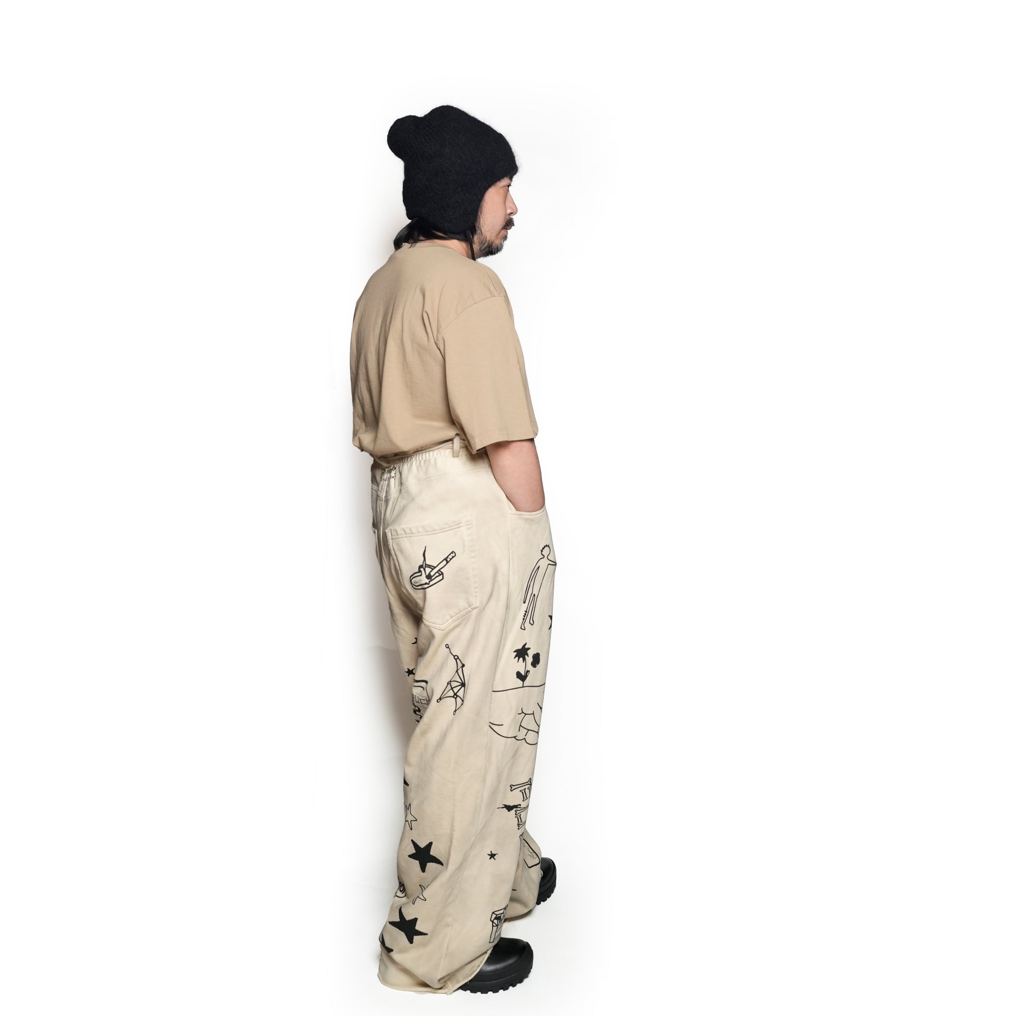 Pla24awcol3-2_Dirty beige | x SYU.Man illustrator pants | Color:Dirty Beige【PLATEAU STUDIO_プラトー スタジオ】