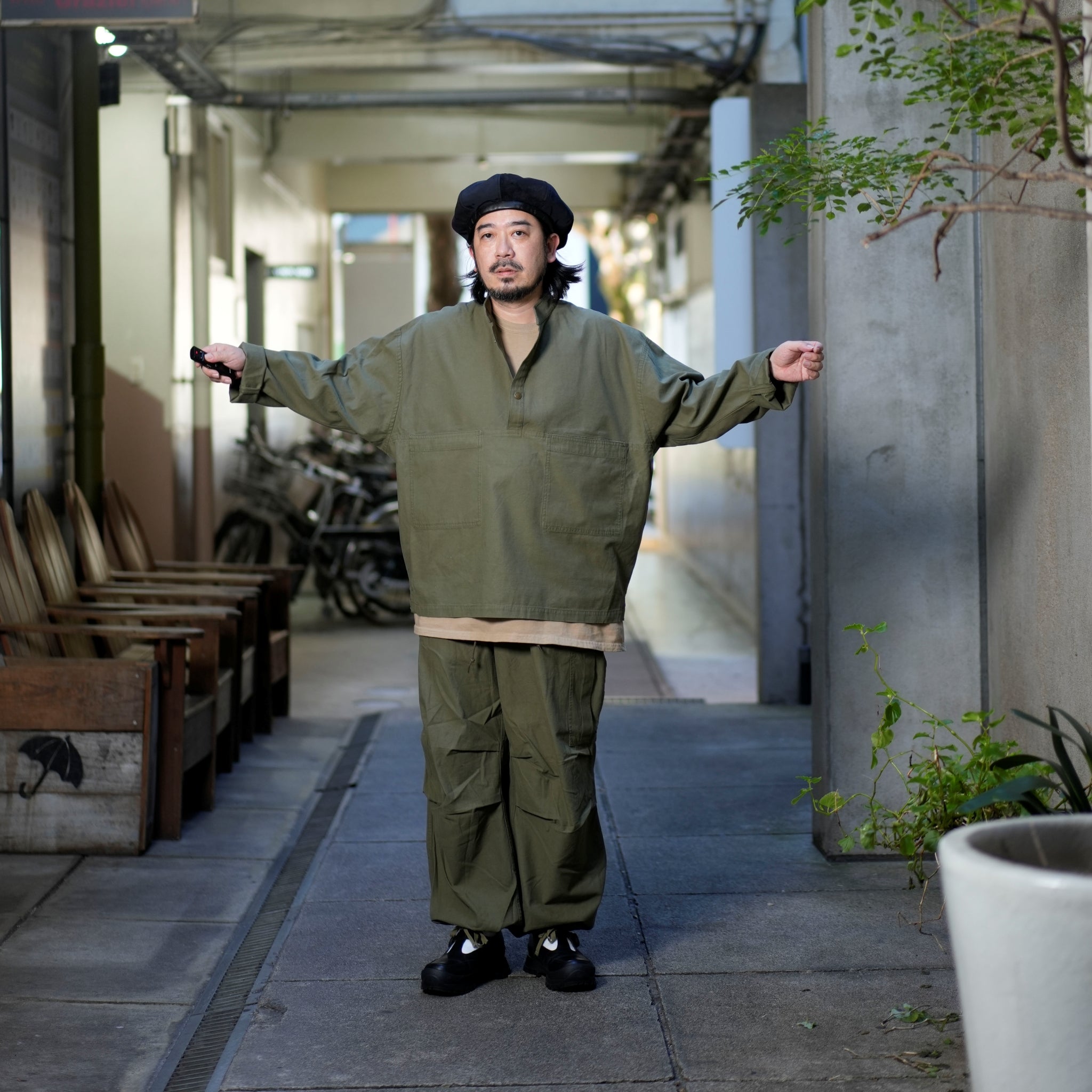 AM-2455001_Khaki | Back Satin Cargo Pants | Color:Khaki【ARMY TWILL_アーミ