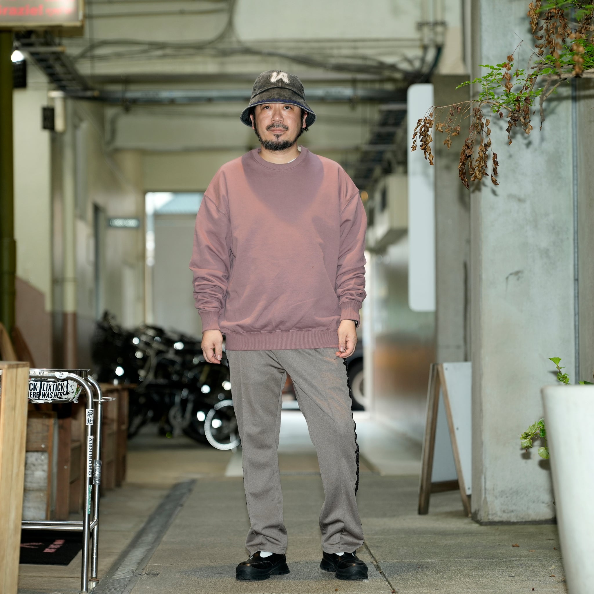 C2613902 | FLOWER EYES CREW SWEAT | Color_04-Smoke pink |【NASNGWAM_ナスングワム】