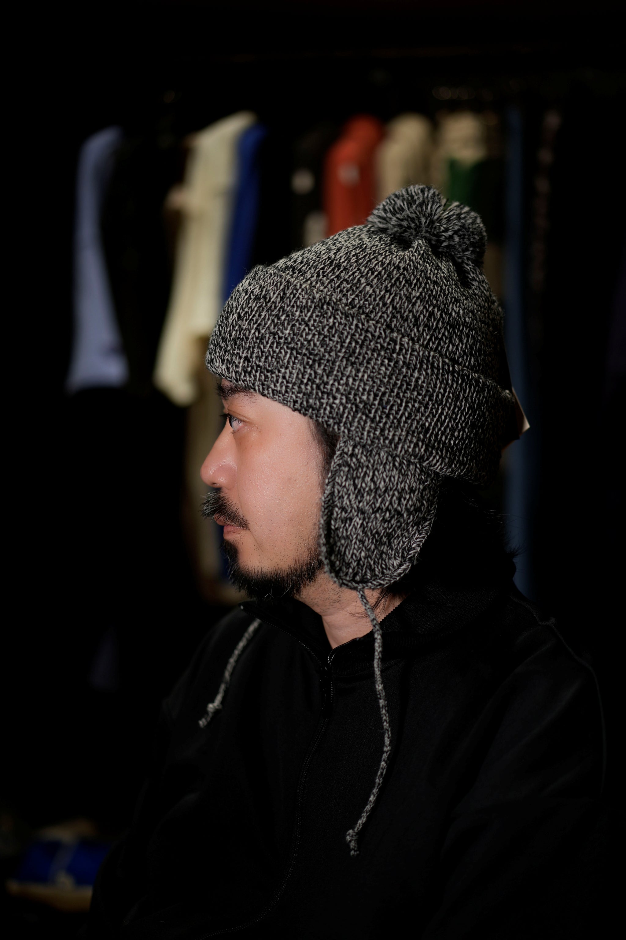 HL-24FW-0007_Black/White | 3g Solid Bobcap w/ear Cover&PomPom&Rope | Color:Black/White【HIGHLAND 2000_ハイランドトゥーサウザンド】【ネコポス選択可能】