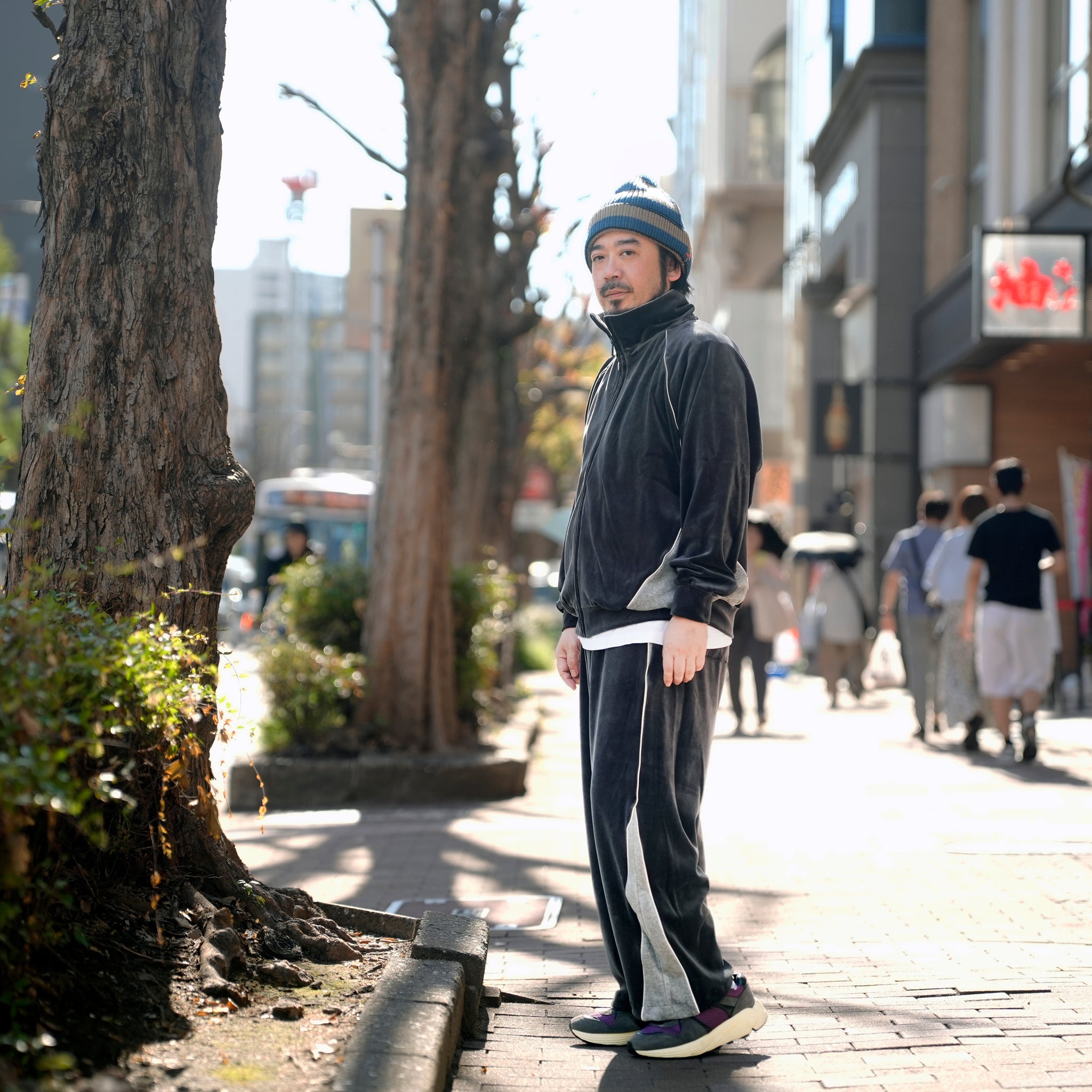 VELOUR TRACK EZ | Color_Charcoal | No_voo-1243_charcoal【VOO_ヴォー】