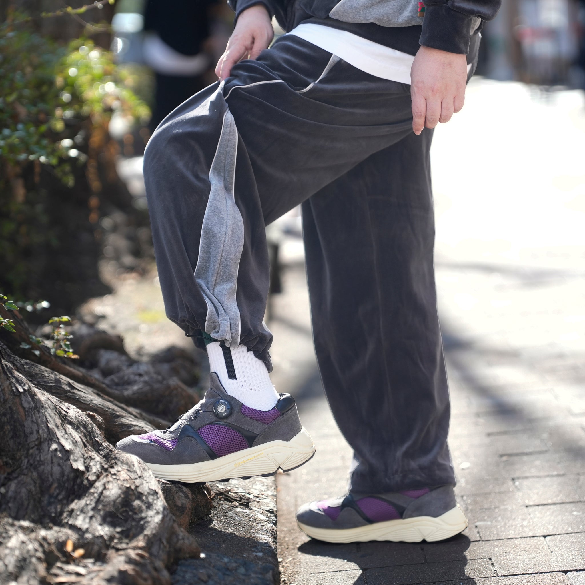 VELOUR TRACK EZ | Color_Charcoal | No_voo-1243_charcoal【VOO_ヴォー】