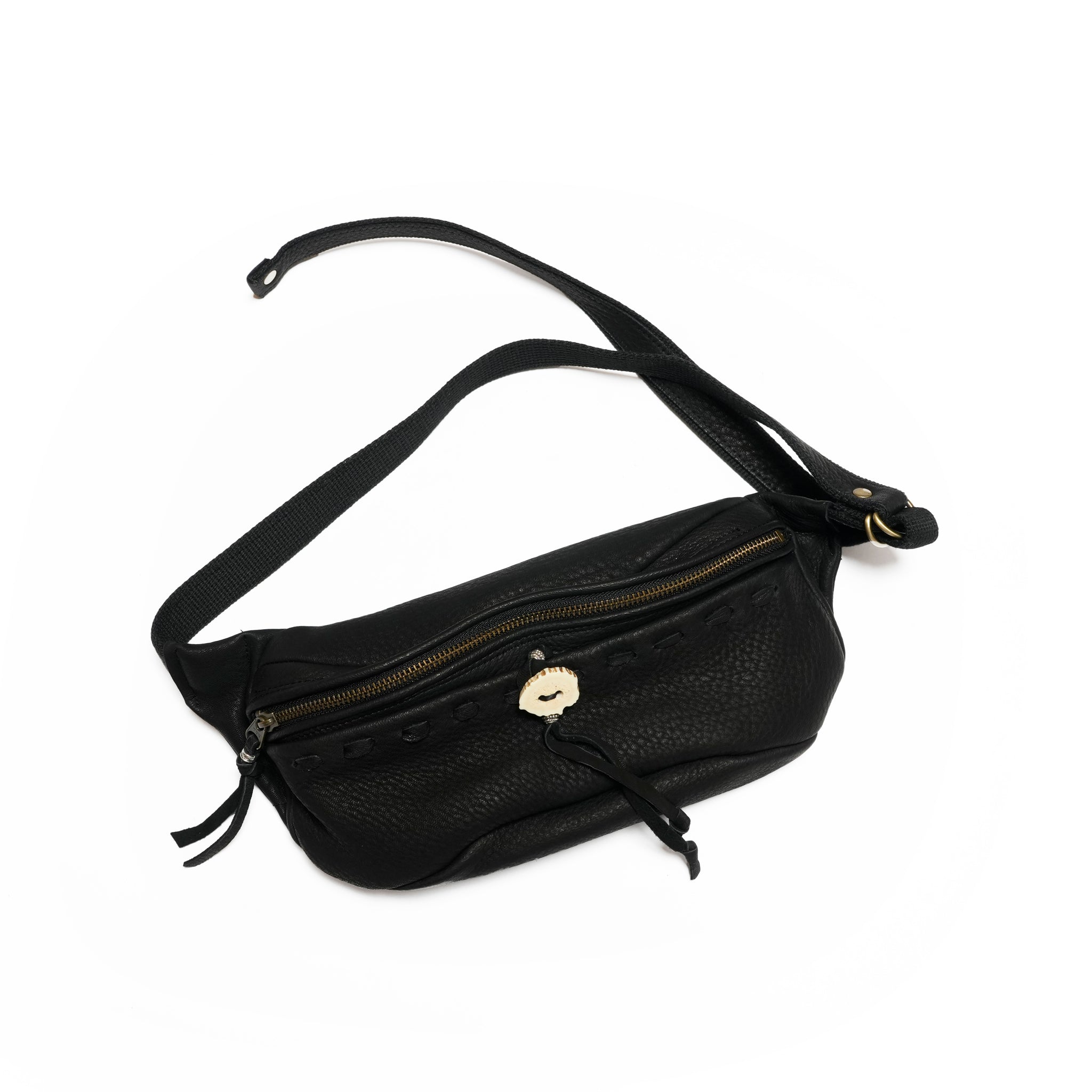 DEERSKIN BODY BAG | Color:Black | EM2626403【NASNGWAM_ナスングワム】
