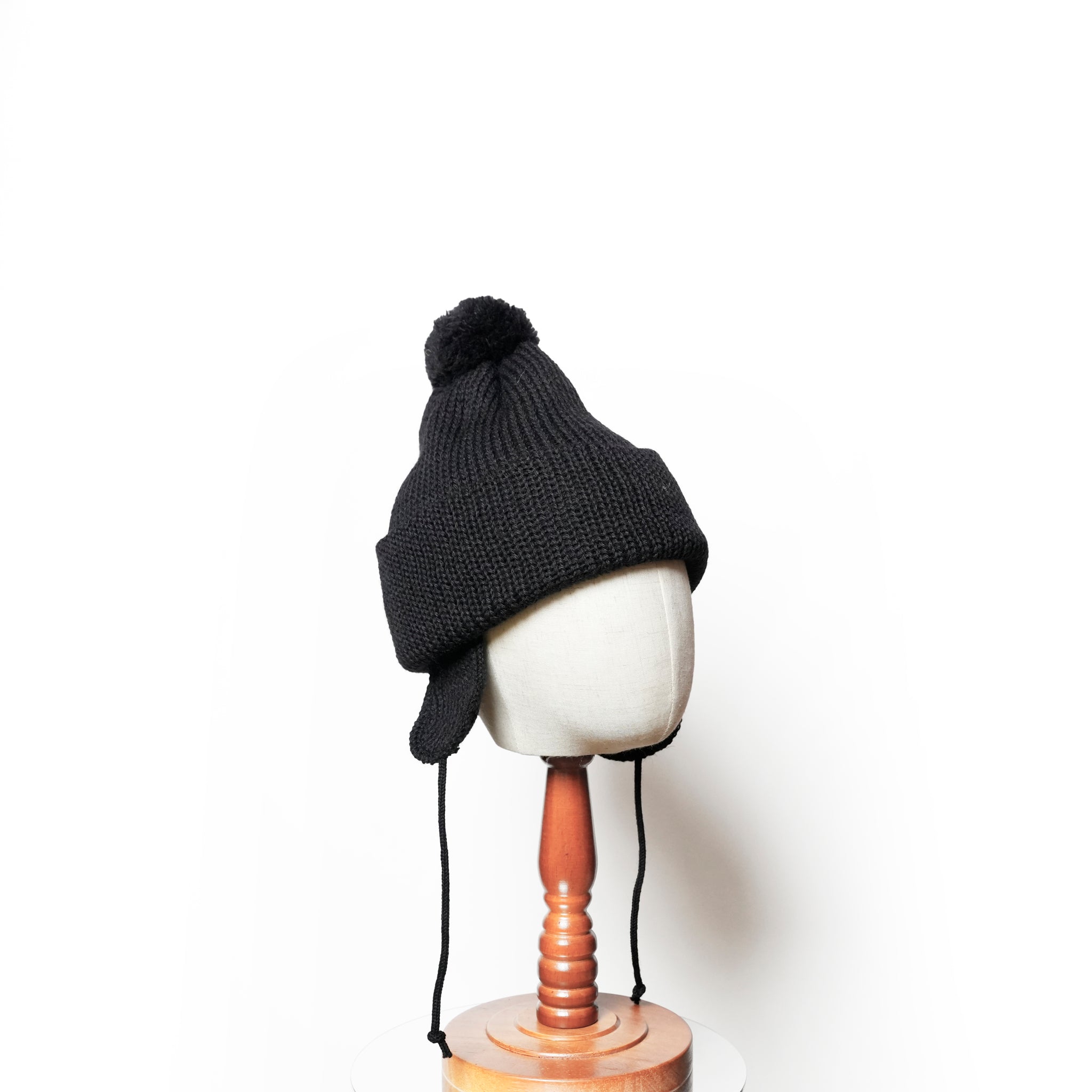 3g Solid Bobcap w/ear Cover&PomPom&Rope | Color_Jet Black | No_hl-25fw-0007_jet black【HIGHLAND 2000_ハイランドトゥーサウザンド】【ネコポス選択可能】
