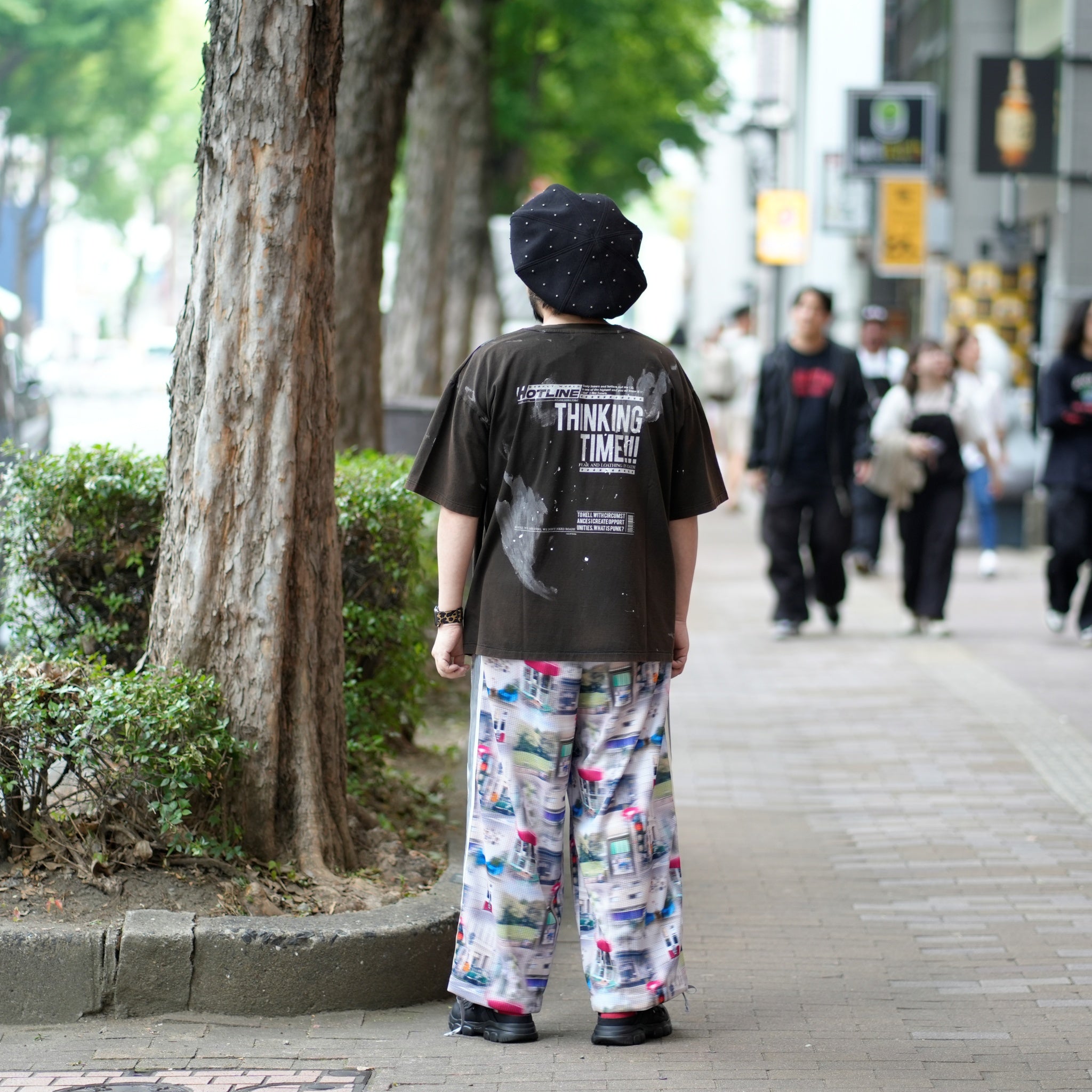 24#03-2010-0AB | HOTLlNENEWS-TEE【Black】/AB | Color:Black【MINAMI ANDERSON_ミナミアンダーソン】