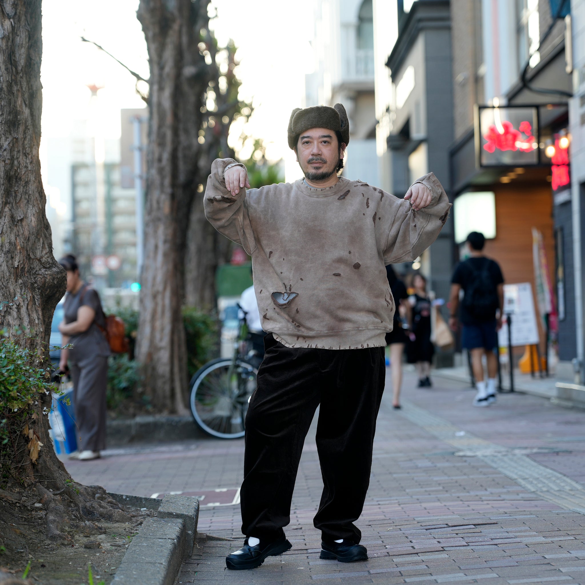 Distressed Sweat Crew | Color_Brown | No_lot : 25#07-1030-0_brown【MINAMI ANDERSON_ミナミアンダーソン】