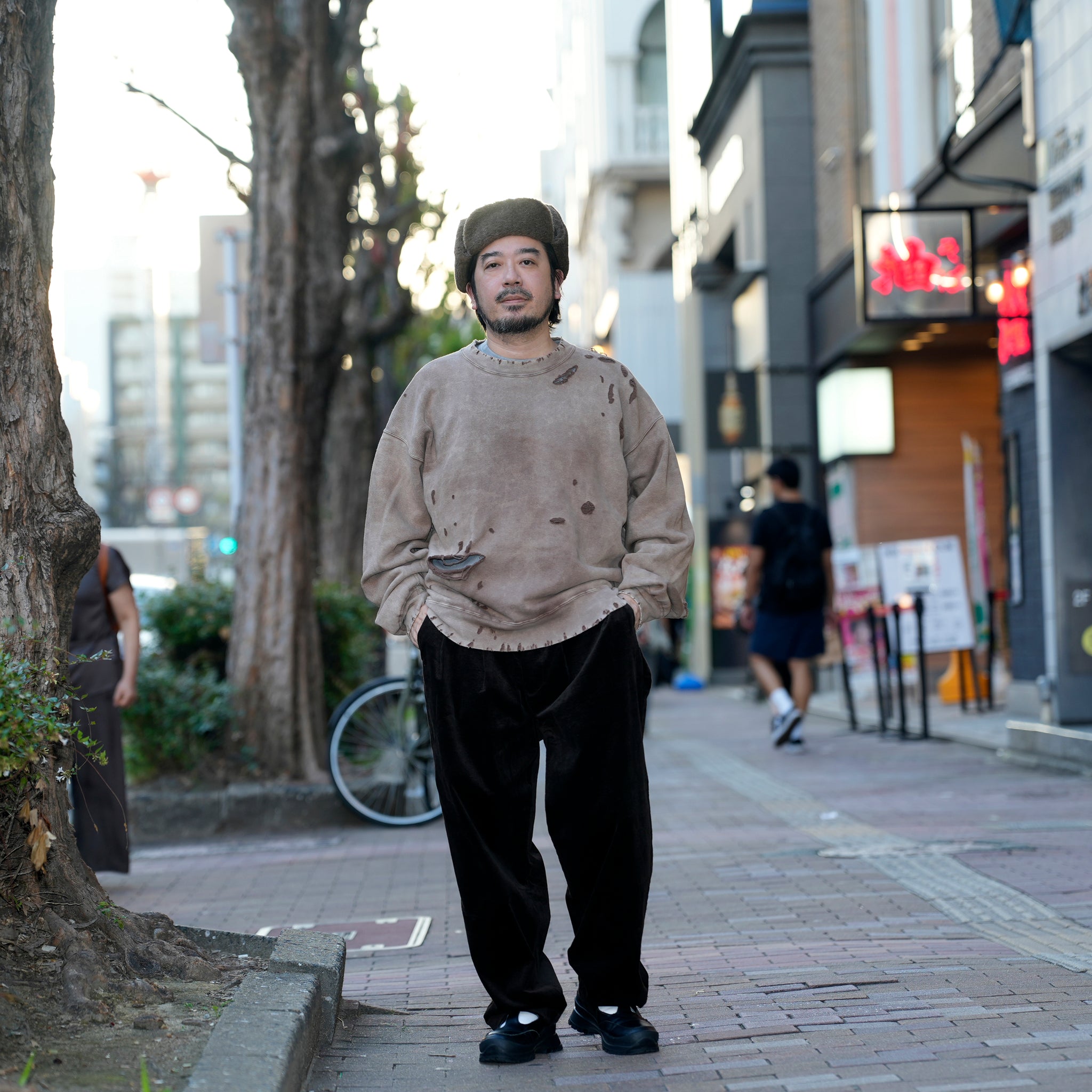 Distressed Sweat Crew | Color_Brown | No_lot : 25#07-1030-0_brown【MINAMI ANDERSON_ミナミアンダーソン】