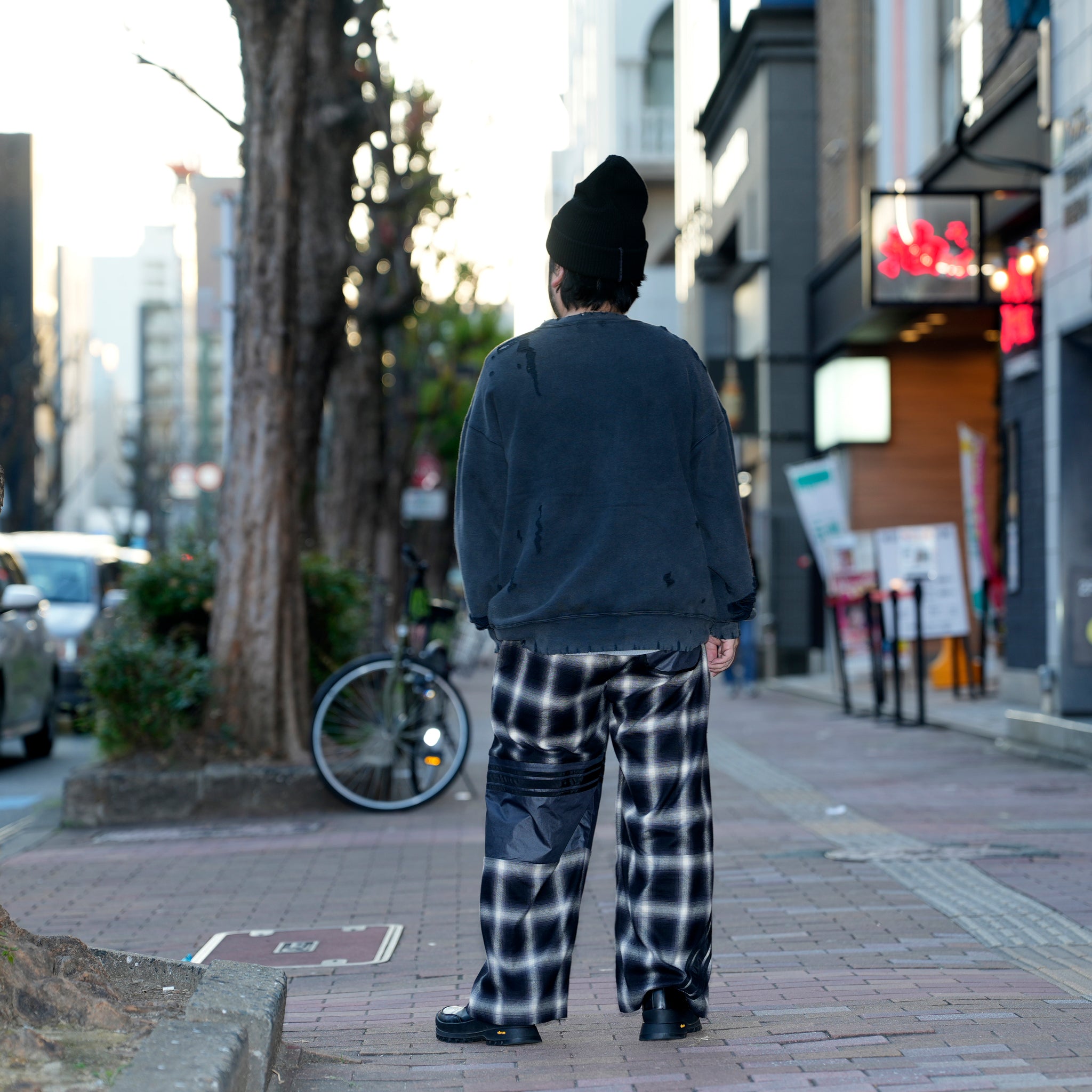 Distressed Sweat Crew | Color_Black | No_lot : 25#07-1030-0_black【MINAMI ANDERSON_ミナミアンダーソン】