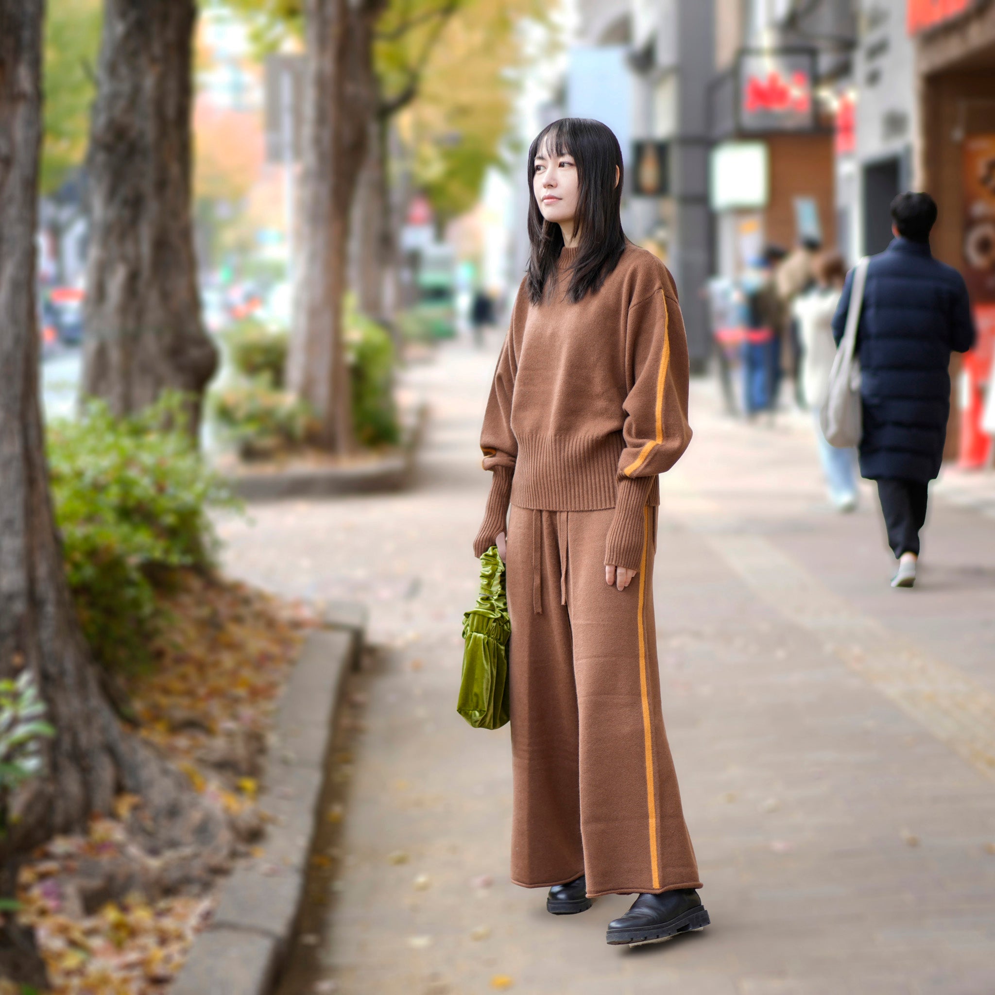 WHT24FKN4029 | side line knit pants – Brown | WHYTO