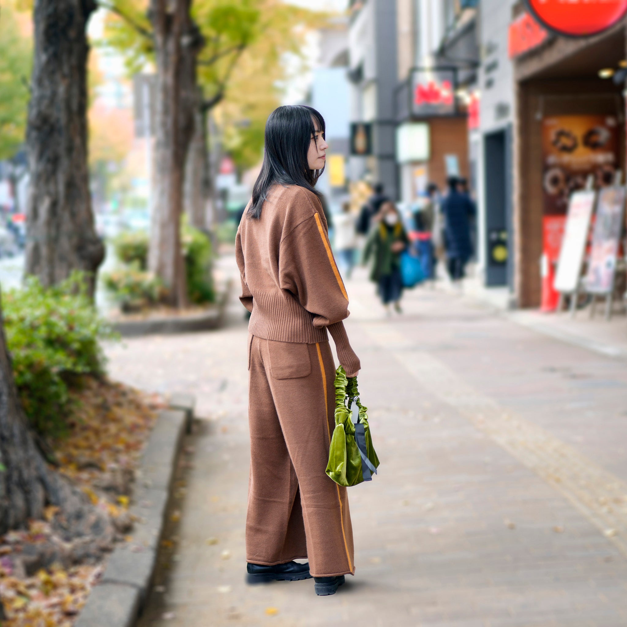 WHT24FKN4029 | side line knit pants – Brown | WHYTO