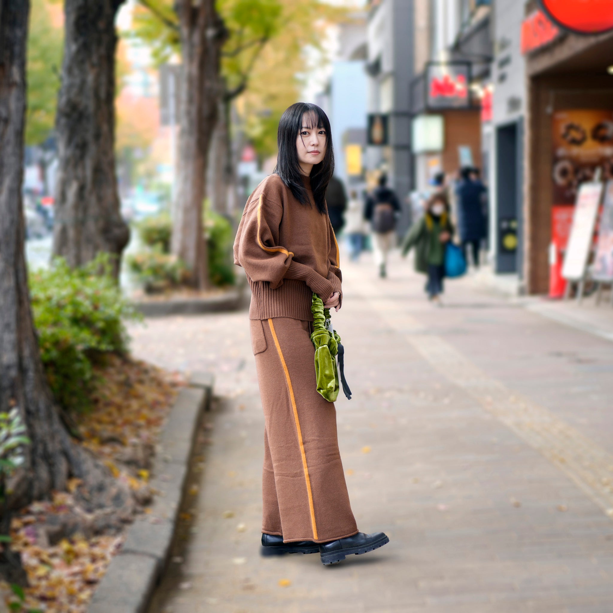 WHT24FKN4029 | side line knit pants – Brown | WHYTO