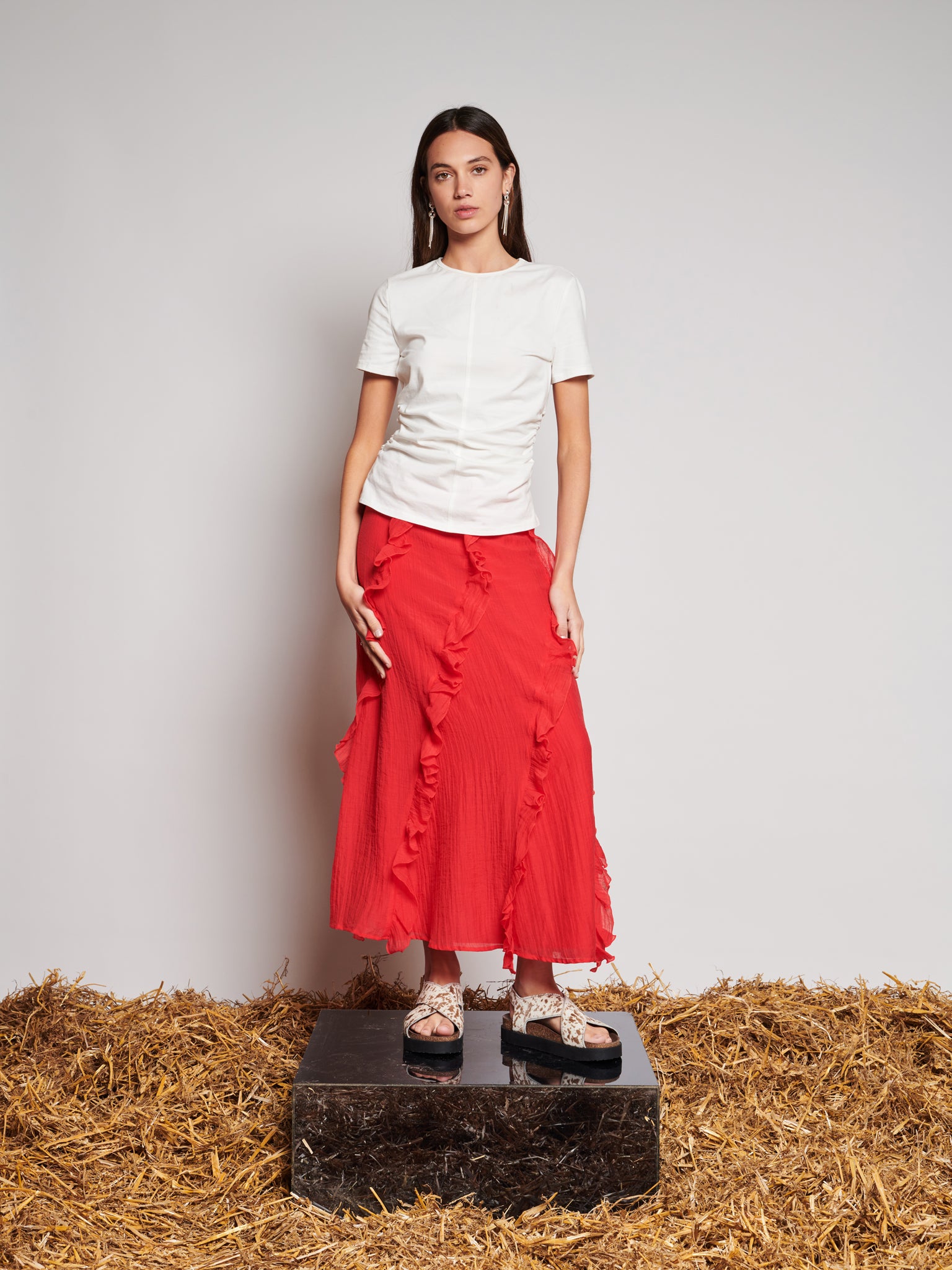 Wynn Flounced Midi Skirt | Color_Red | No_32GH01SKG147RED_RED【GHOSPELL_ゴスペル】