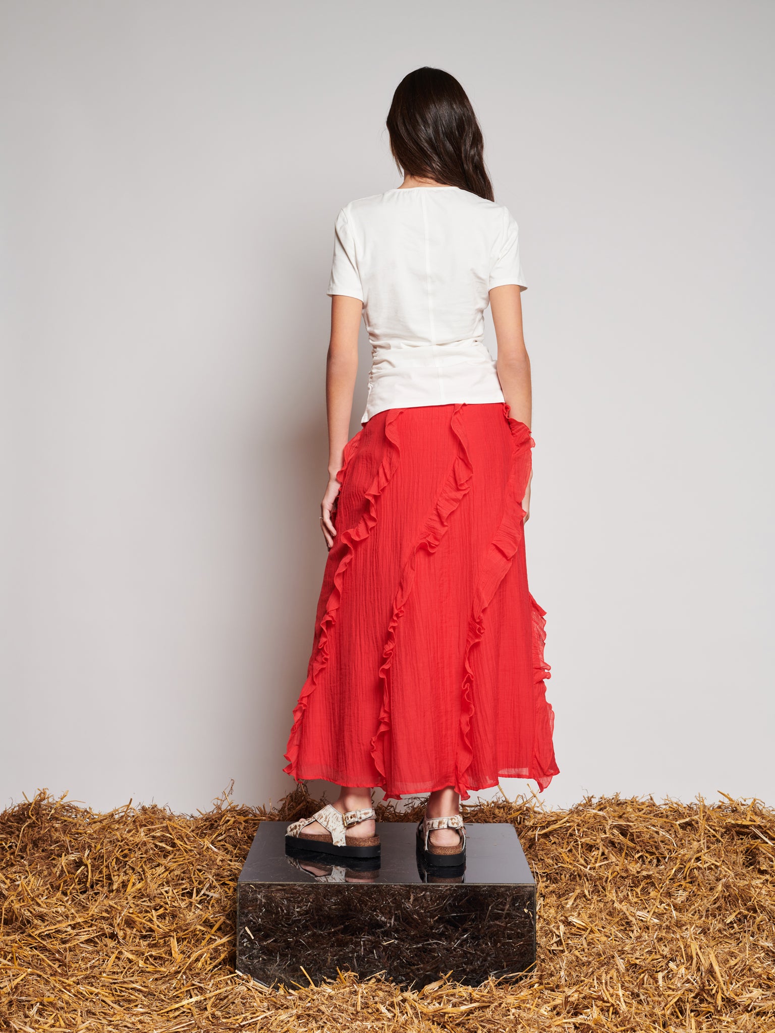Wynn Flounced Midi Skirt | Color_Red | No_32GH01SKG147RED_RED【GHOSPELL_ゴスペル】