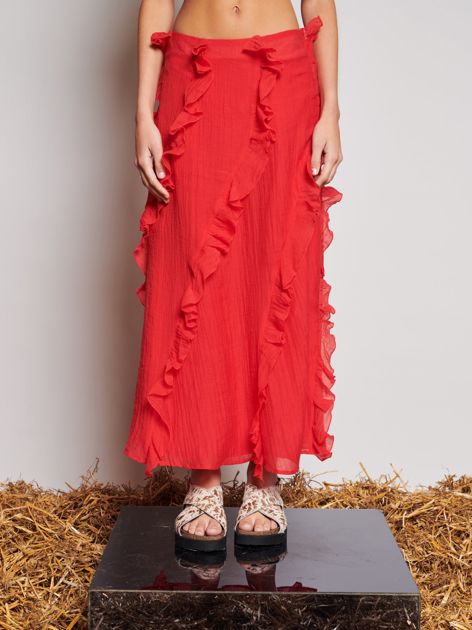 Wynn Flounced Midi Skirt | Color_Red | No_32GH01SKG147RED_RED【GHOSPELL_ゴスペル】