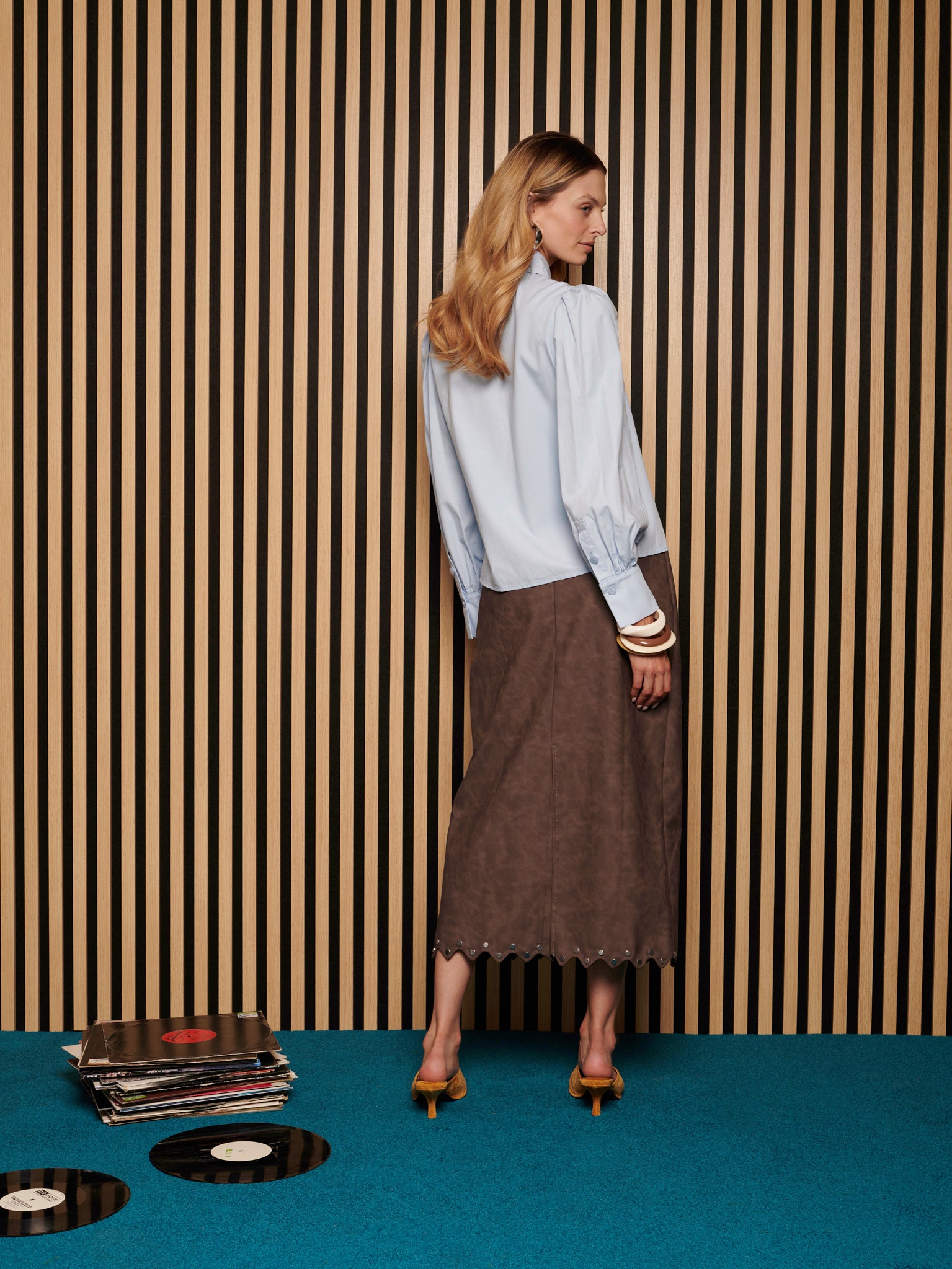 Courtney Studded Midi Skirt | Color_Brown | No_32GH02SKG148BRN_BROWN【GHOSPELL_ゴスペル】