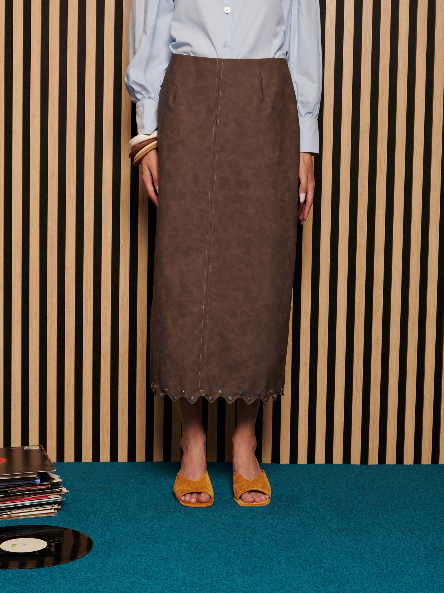 Courtney Studded Midi Skirt | Color_Brown | No_32GH02SKG148BRN_BROWN【GHOSPELL_ゴスペル】