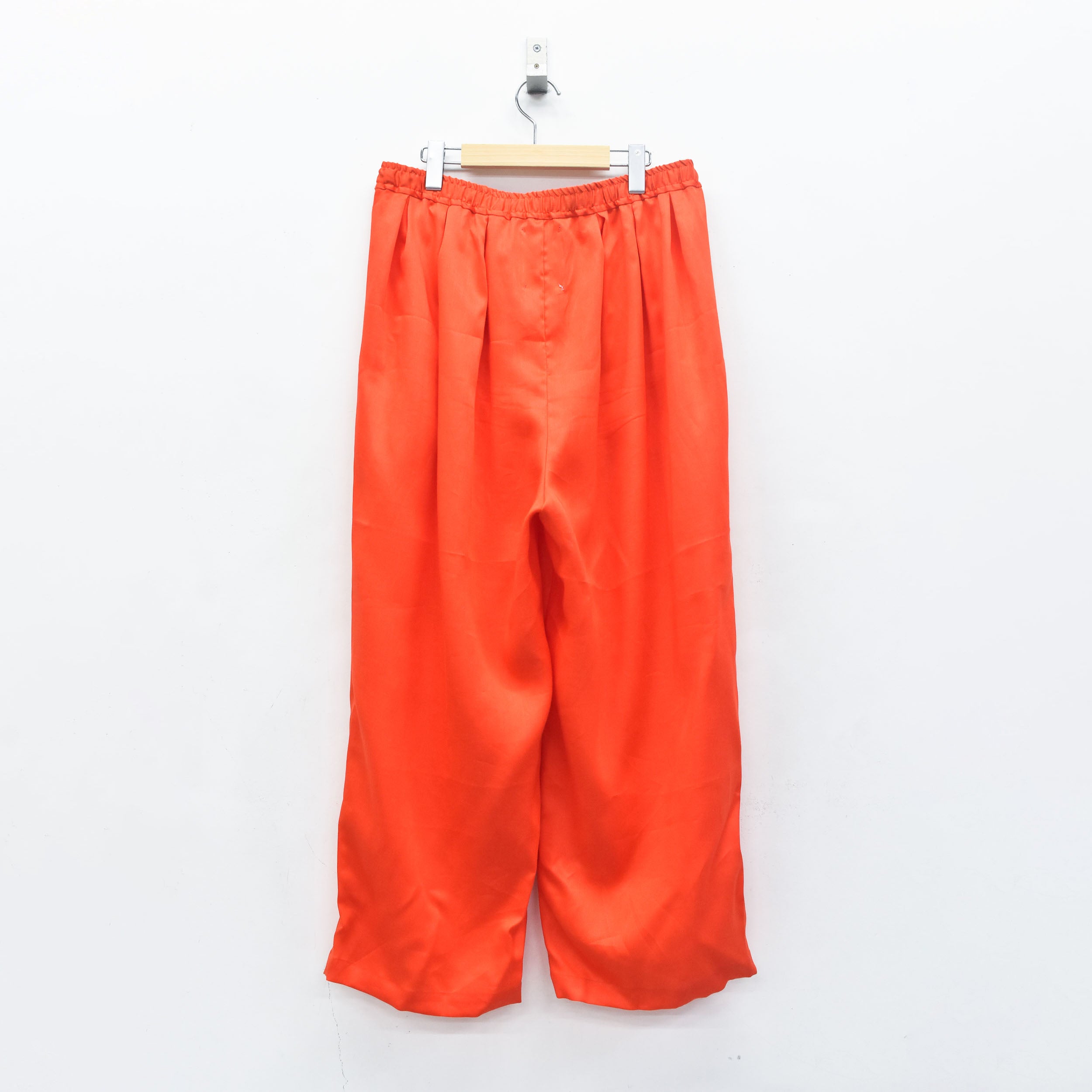 TRIPLE TUCK LINEN PANTS | Color_Red | No_SF26SS-19_Red【STOF_ストフ】【入荷予定アイテム・入荷連絡可能】