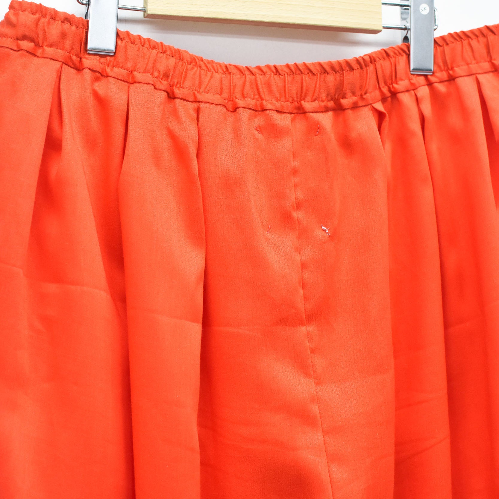 TRIPLE TUCK LINEN PANTS | Color_Red | No_SF26SS-19_Red【STOF_ストフ】【入荷予定アイテム・入荷連絡可能】