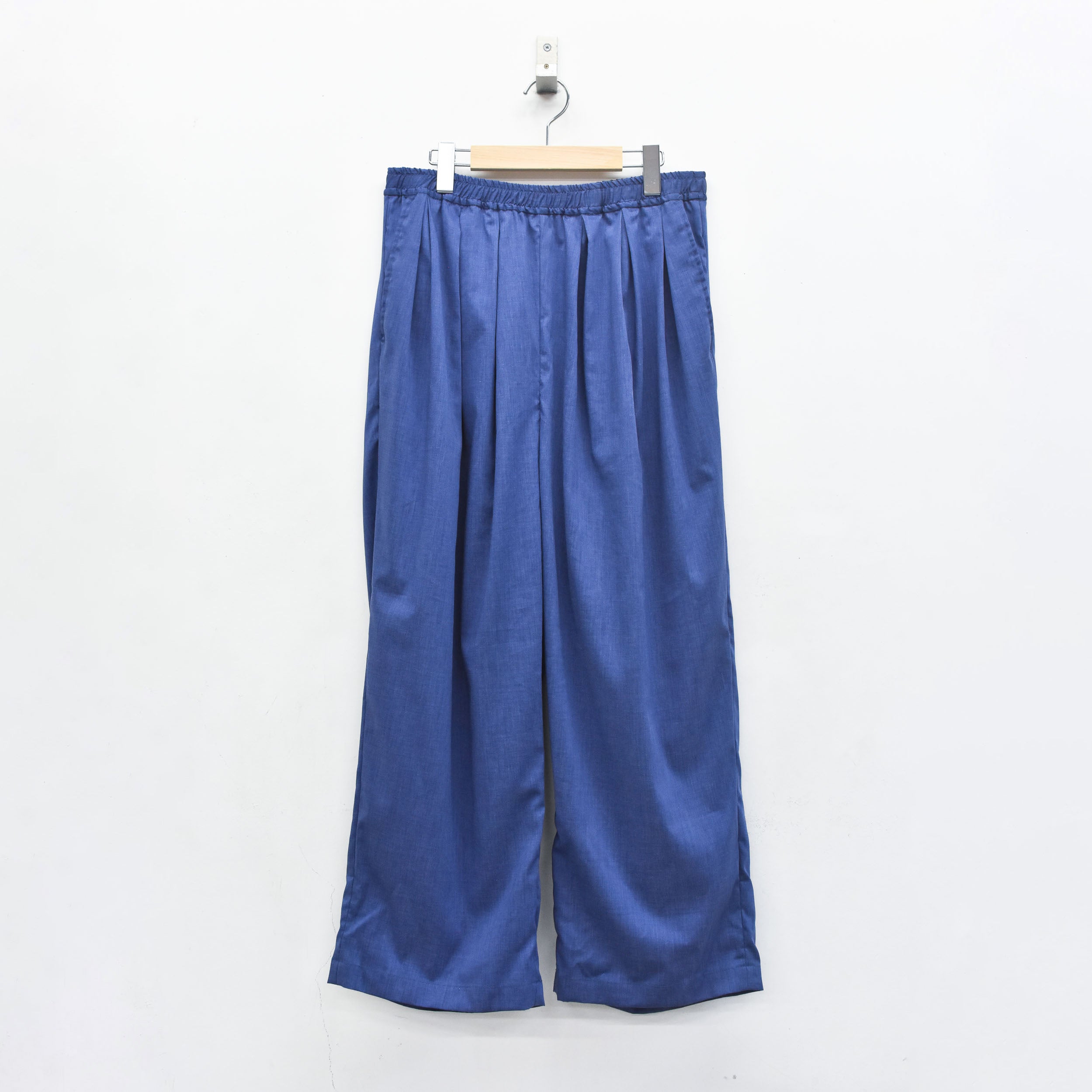TRIPLE TUCK LINEN PANTS– Blue | STOF