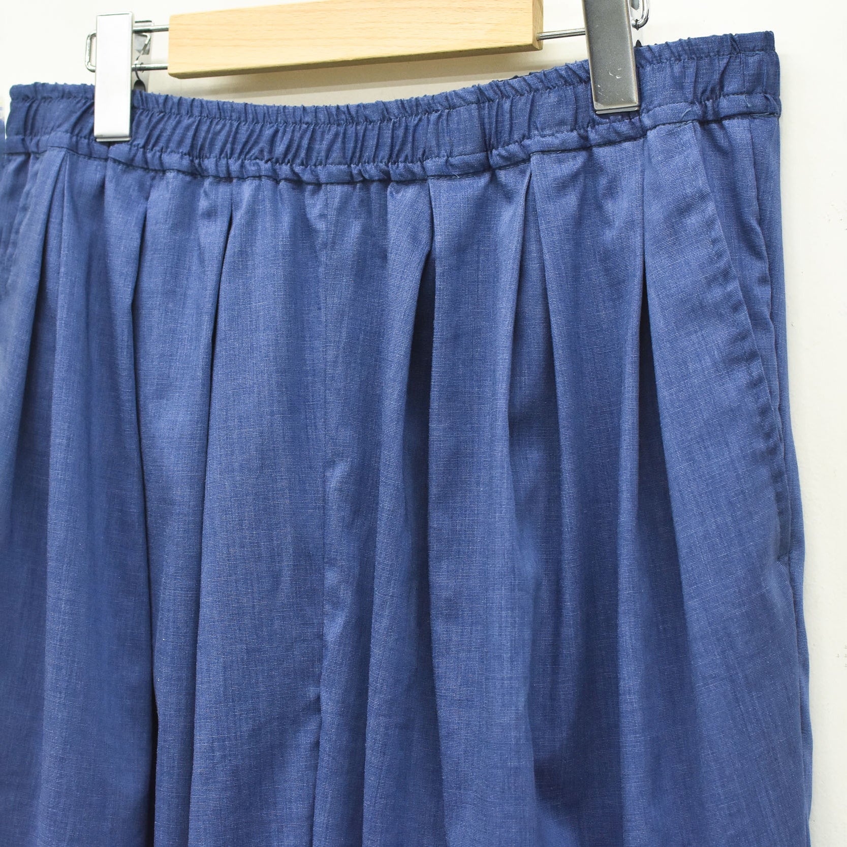 TRIPLE TUCK LINEN PANTS | Color_Blue | No_SF26SS-19_Blue【STOF_ストフ】【入荷予定アイテム・入荷連絡可能】