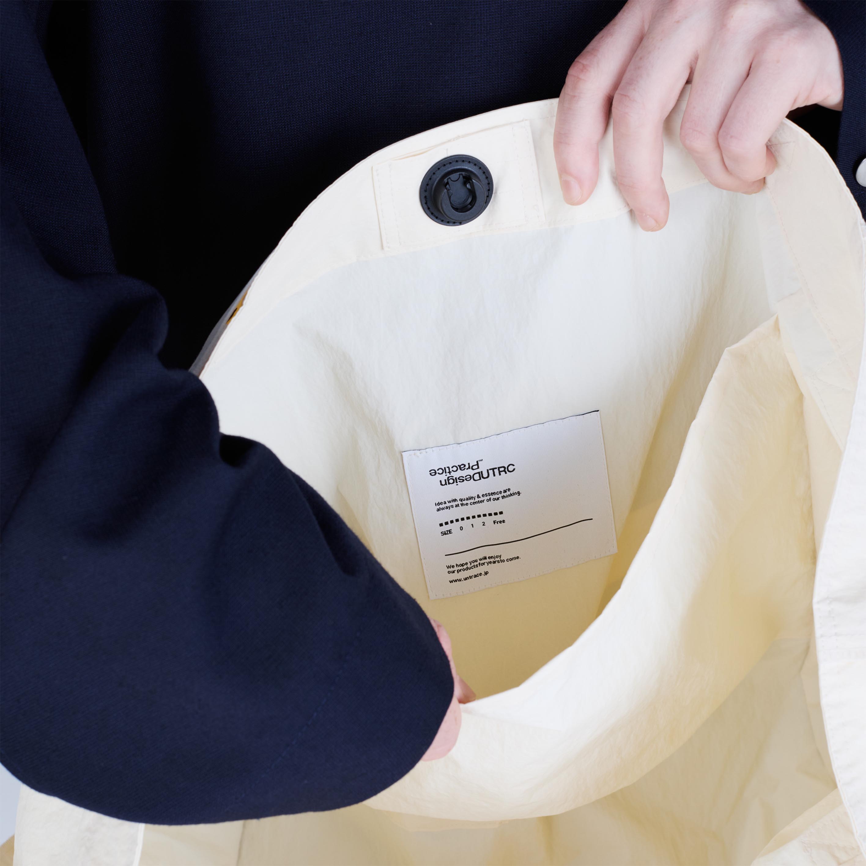 261 – Off White | UNTRACE