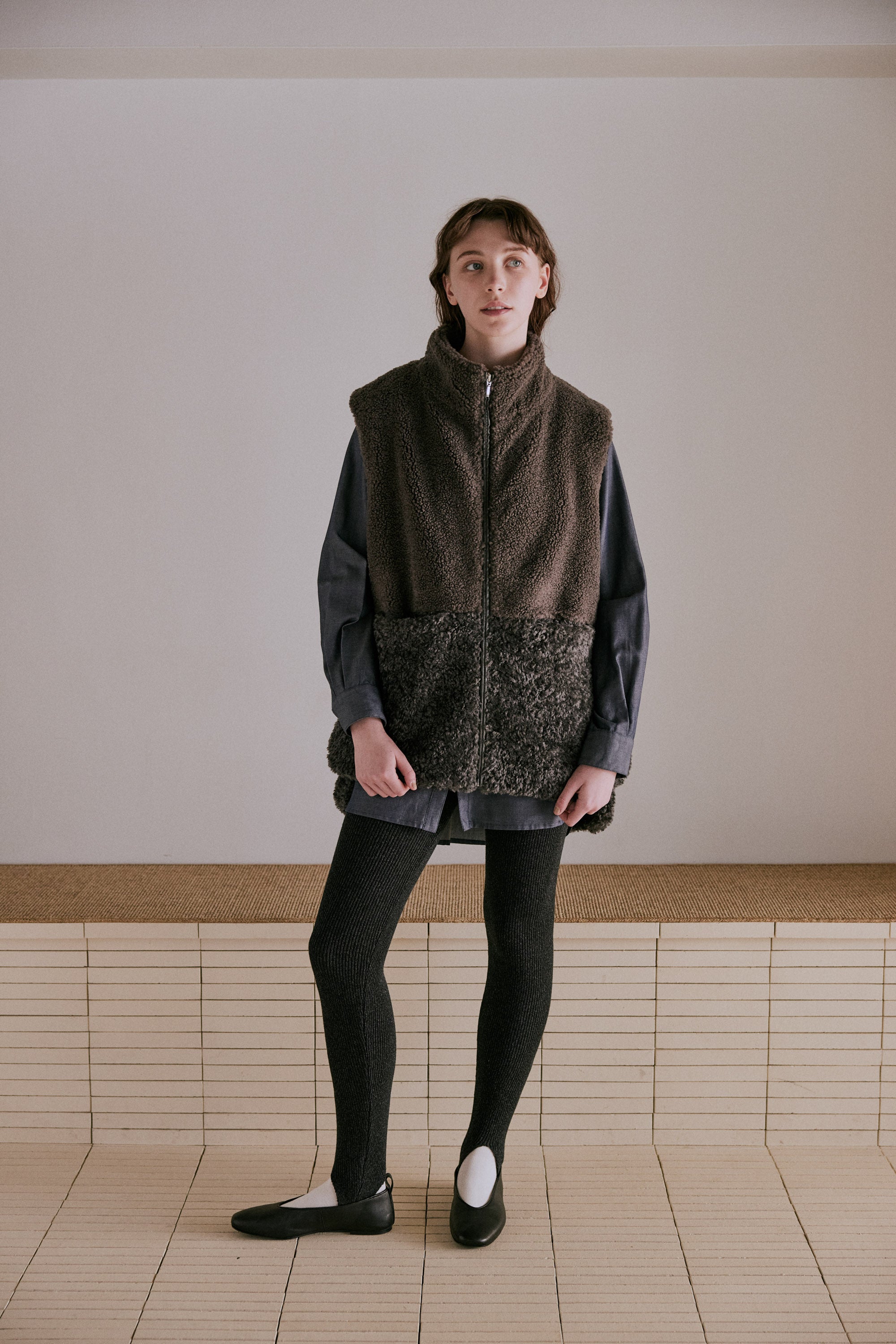 eco fur combination vest | Color_Charcoal | No_wht25fjk4045_ch【WHYTO_ホワイト】【入荷予定アイテム・入荷連絡可能】