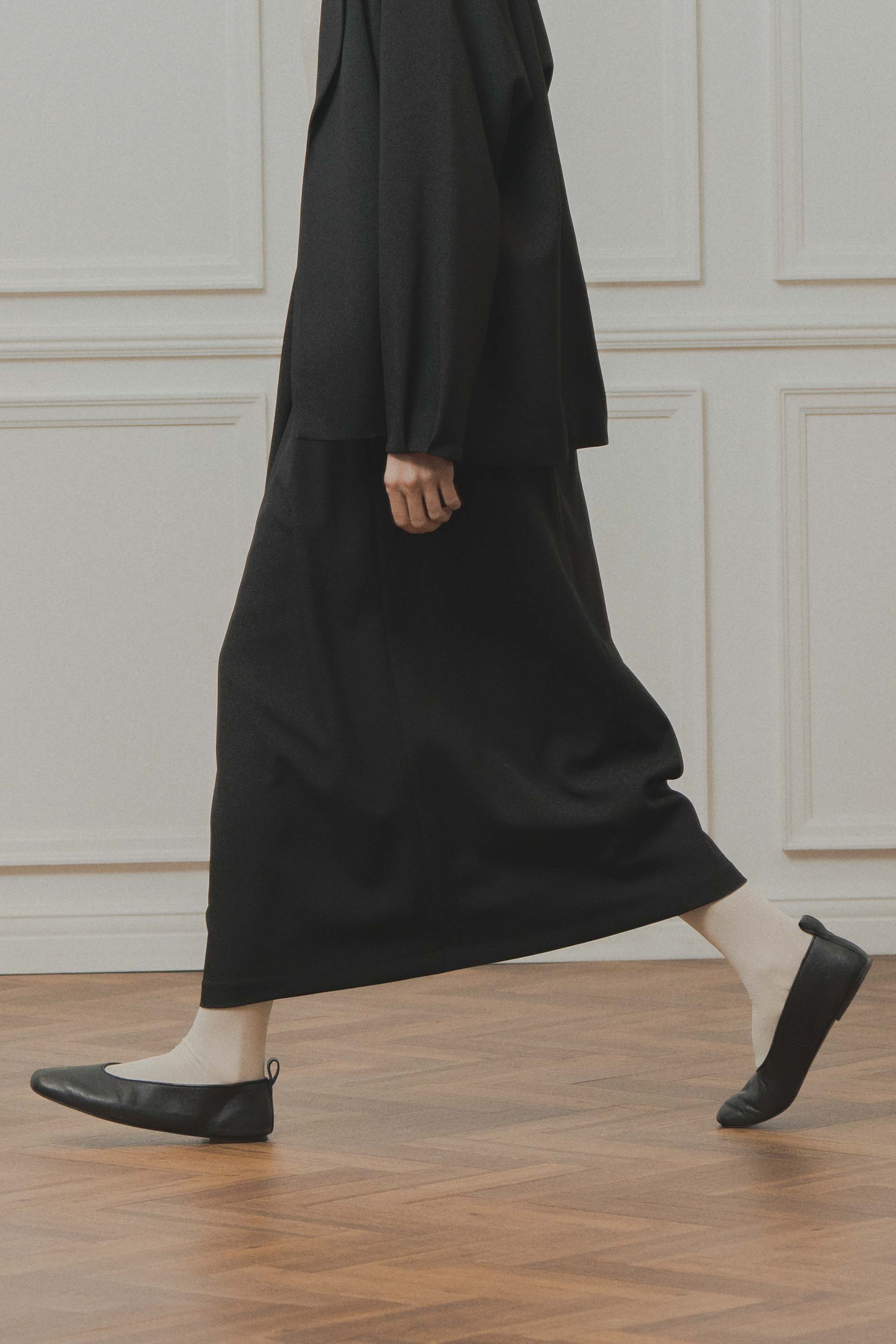 asymmetry tuck skirt – Black | WHYTO | 入荷予定アイテム