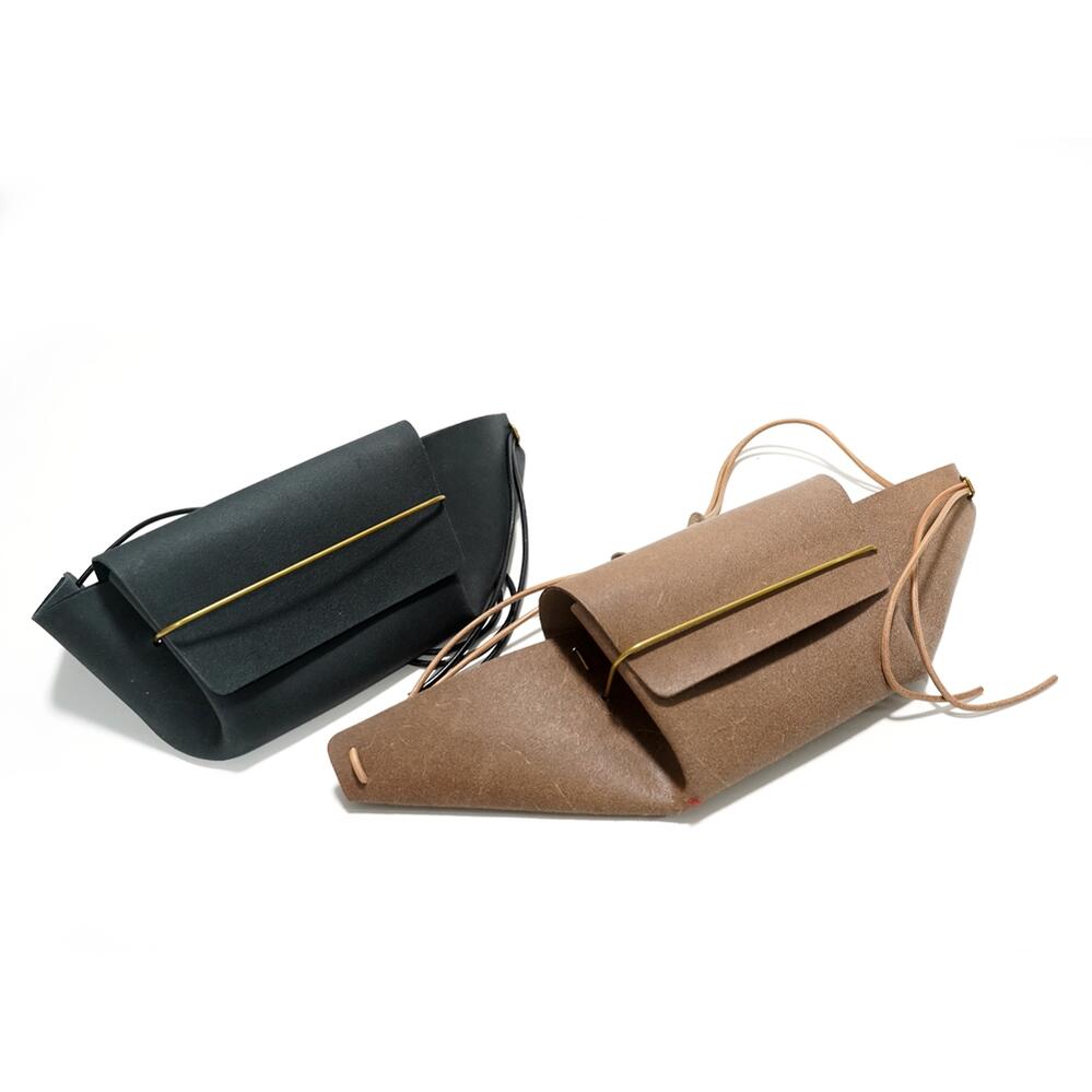envelope.Leather waist bag Color:Black/Beige【PHABLIC×KAZUI】-PHABLIC×KAZUI-ADDICTION FUKUOKA