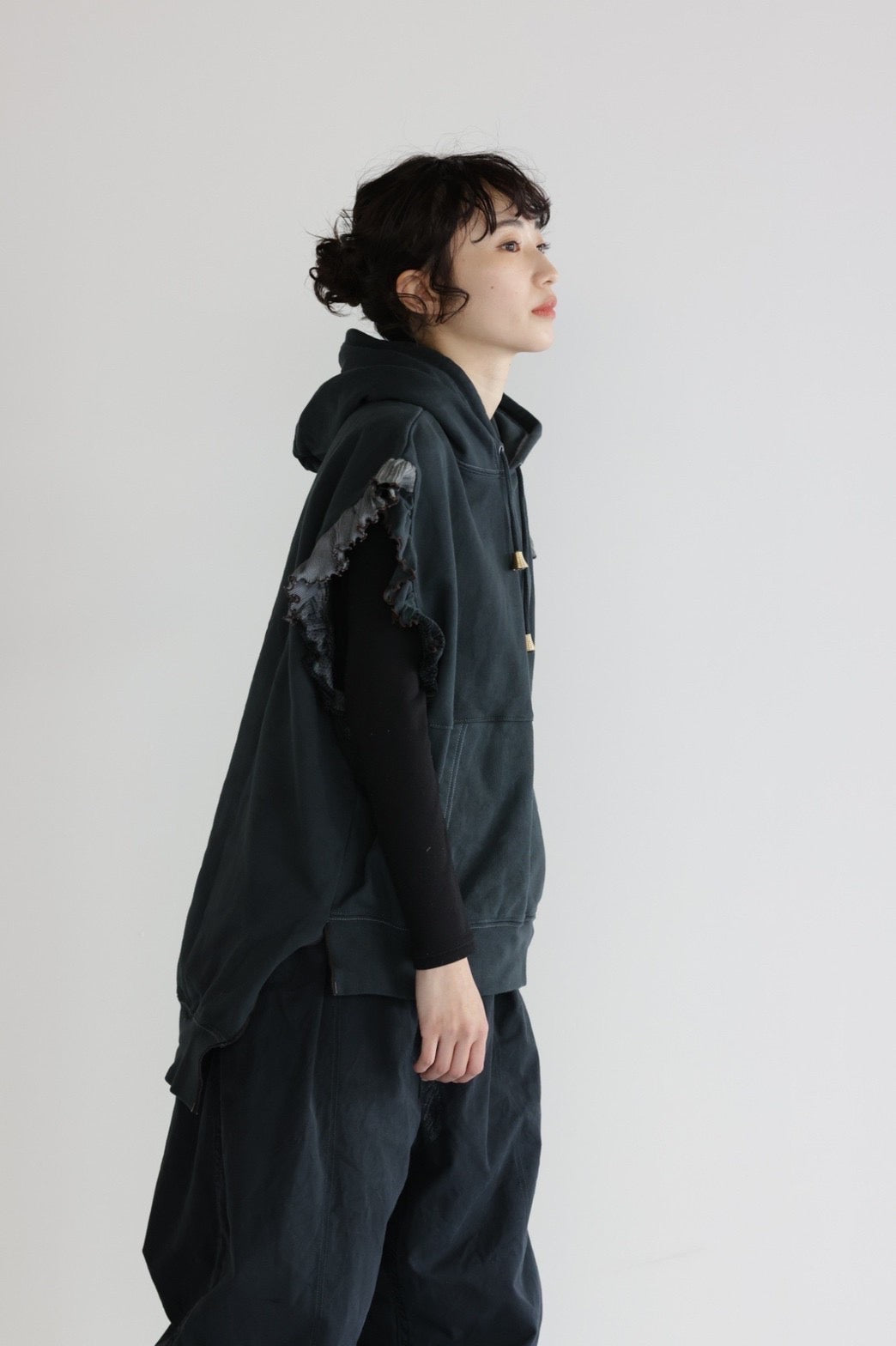 ブリーチパーカーフリルベスト – Black | REHERSALL