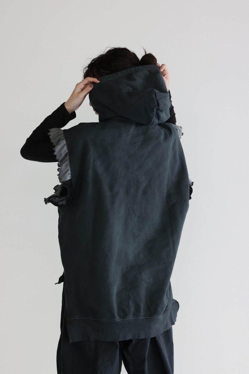 ブリーチパーカーフリルベスト – Black | REHERSALL