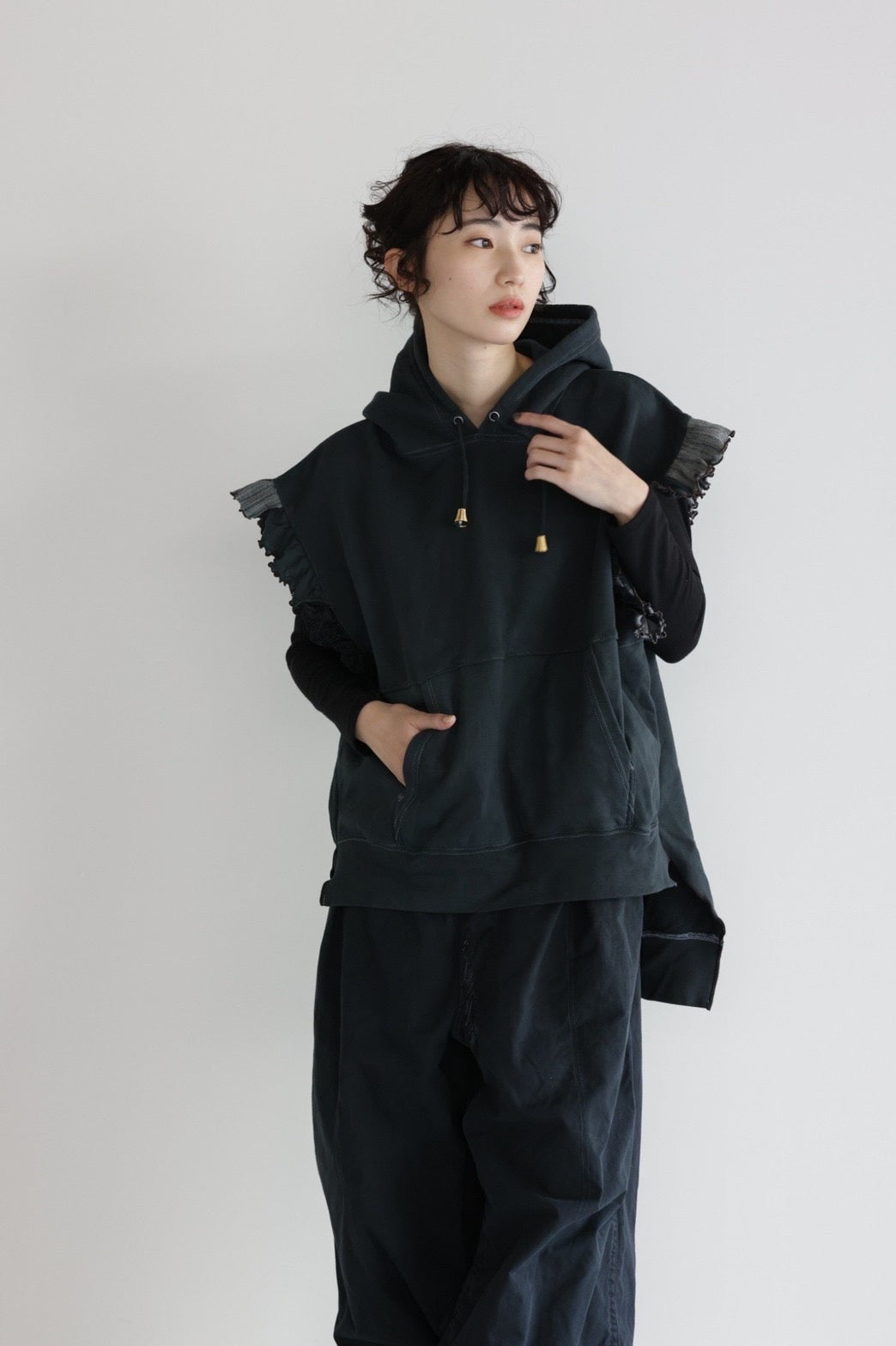 ブリーチパーカーフリルベスト – Black | REHERSALL