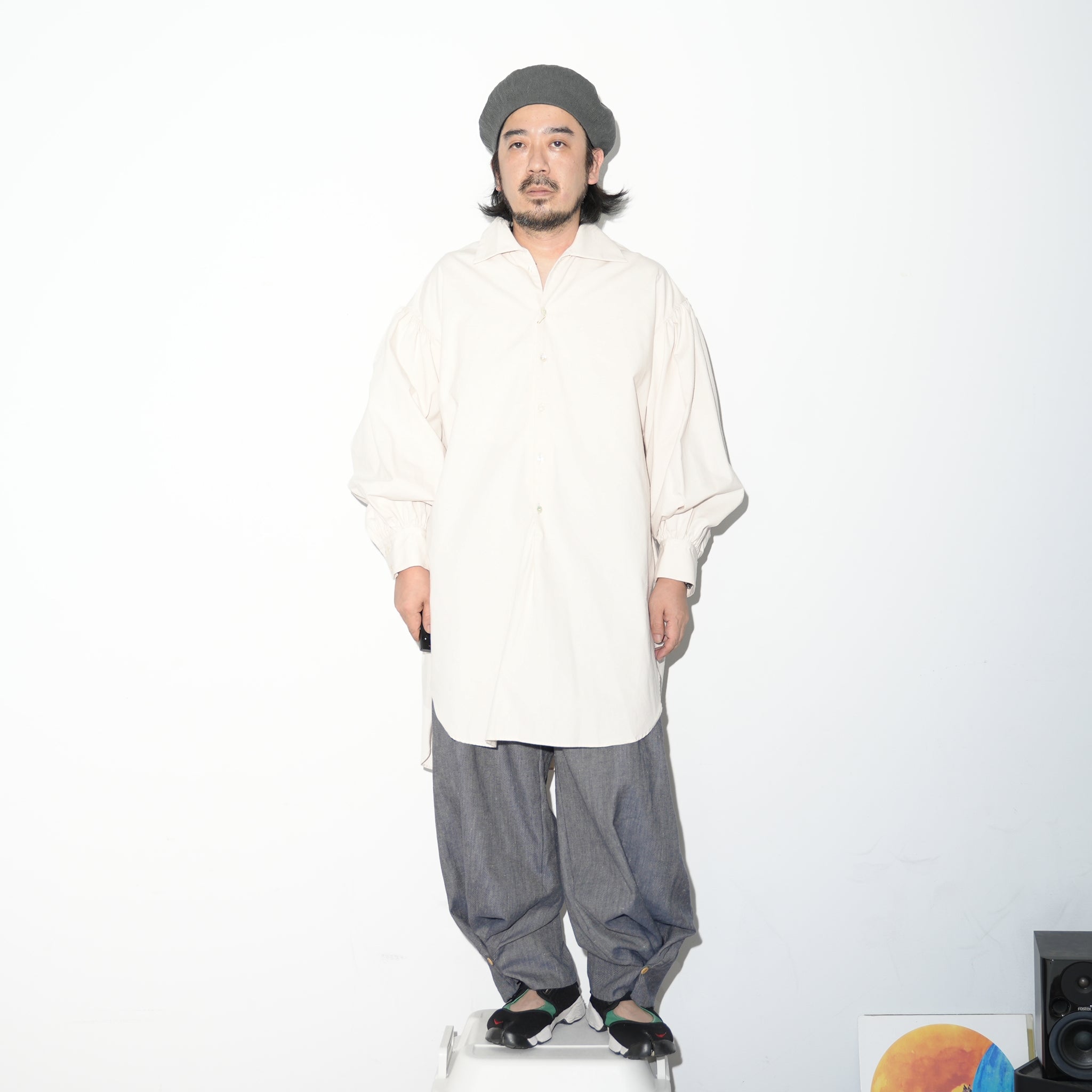 Balloon sleeves over shirt –  Beige | PHABLIC × KAZUI