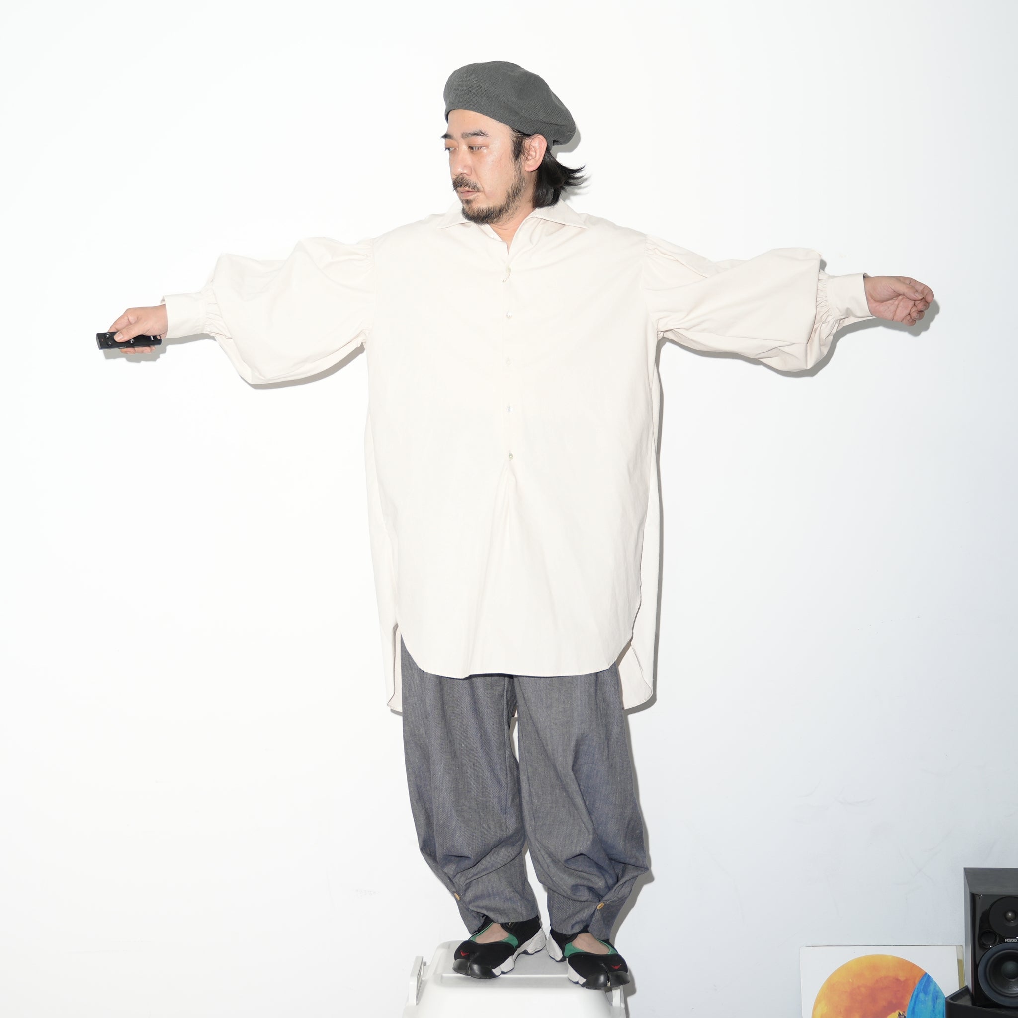 Balloon sleeves over shirt –  Beige | PHABLIC × KAZUI