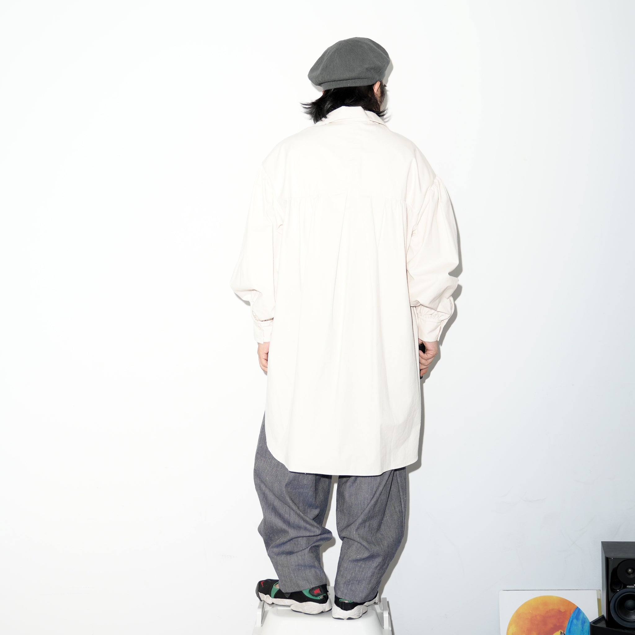 Balloon sleeves over shirt –  Beige | PHABLIC × KAZUI