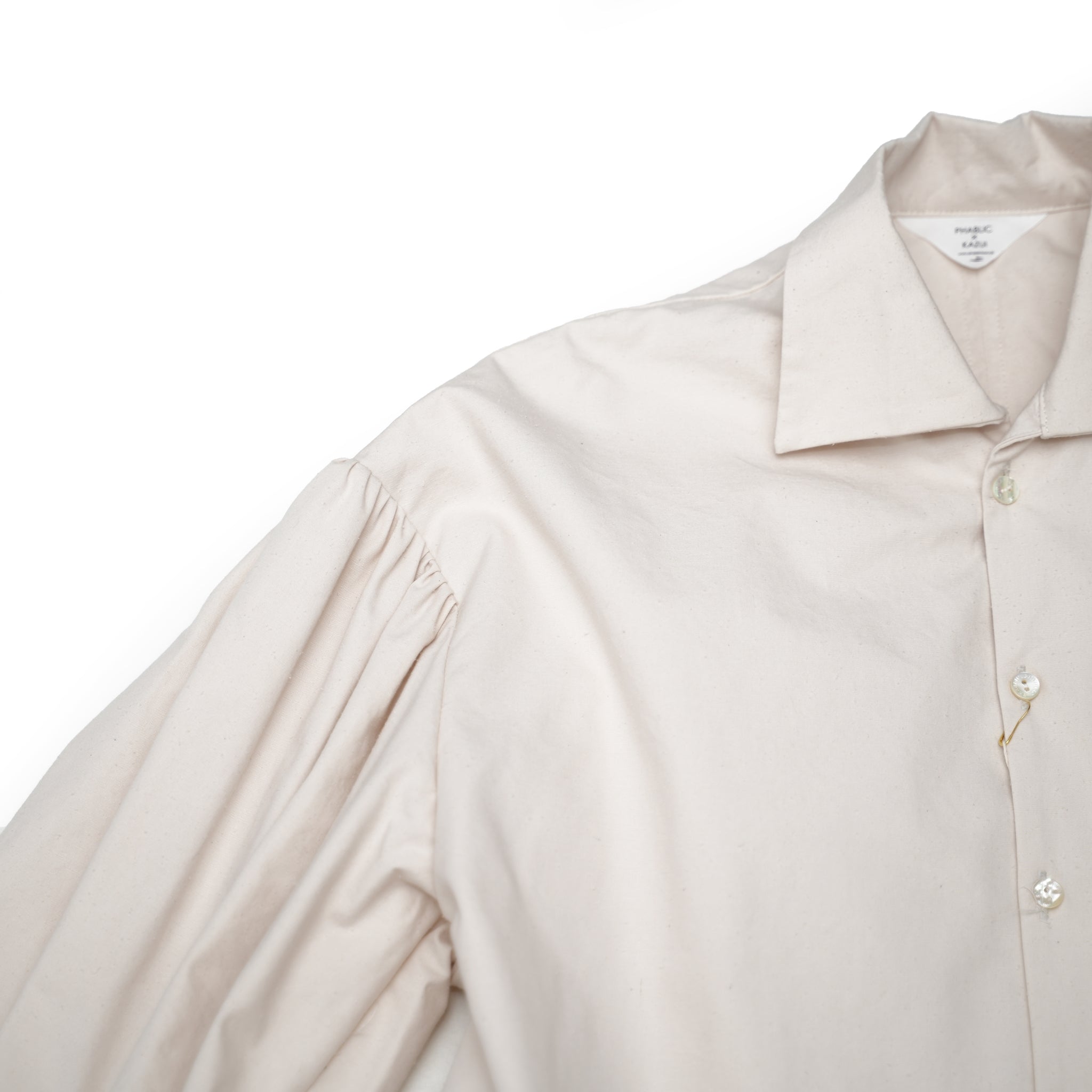 Balloon sleeves over shirt –  Beige | PHABLIC × KAZUI